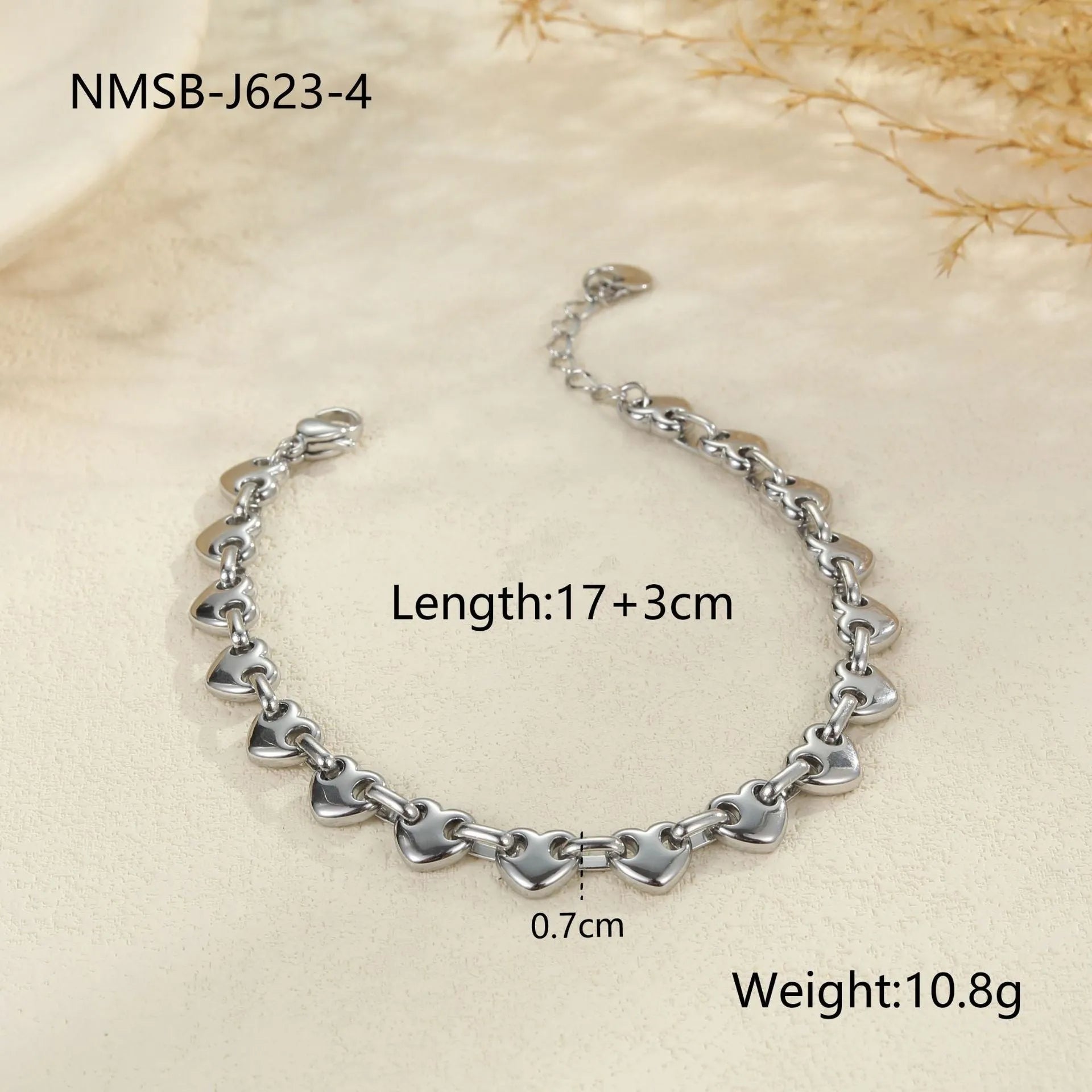 Women's hollowed-out heart bracelet in stainless steel with geometric design and gold plating