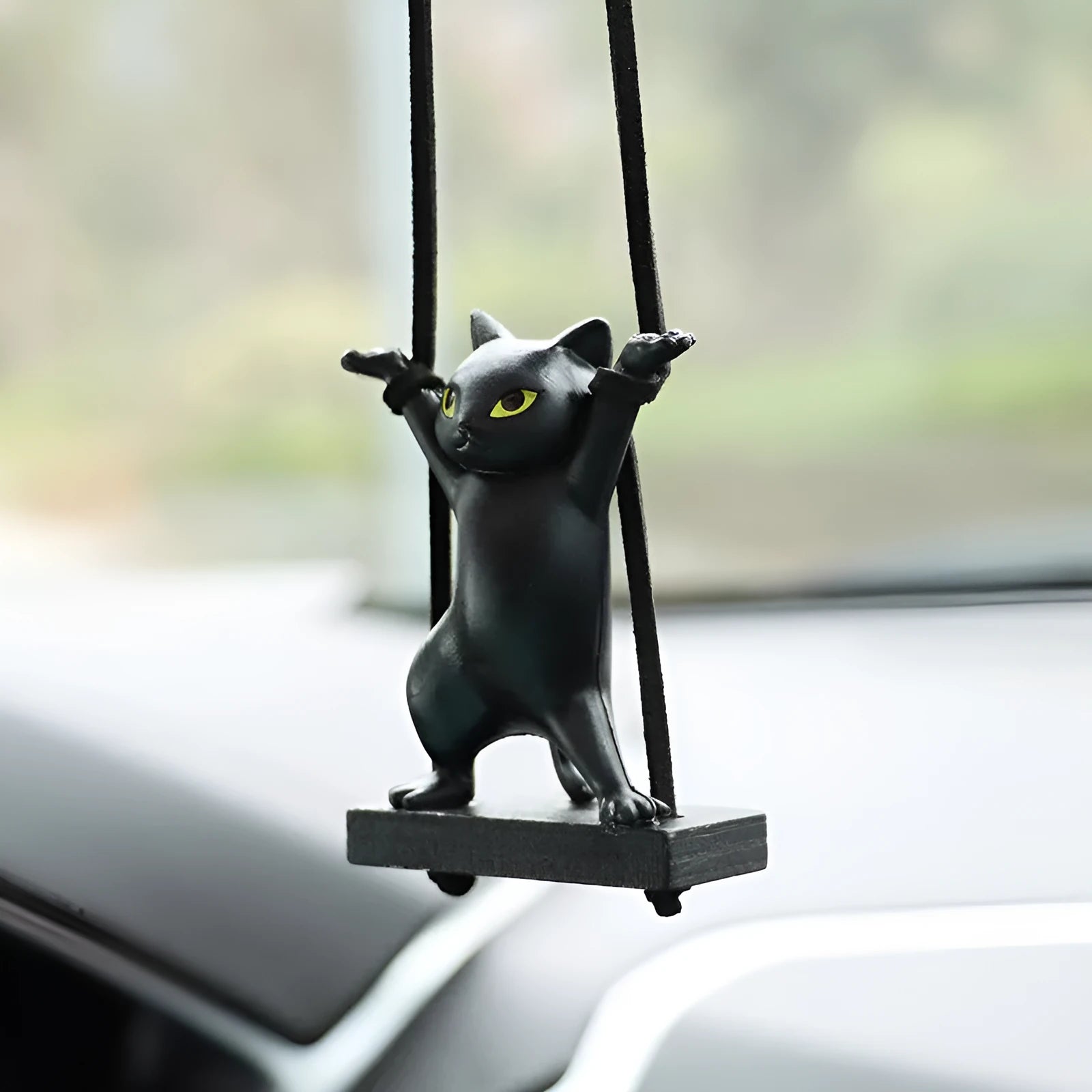 Resin cartoon cat pendant for car interior decoration on a 25 cm adjustable rope.