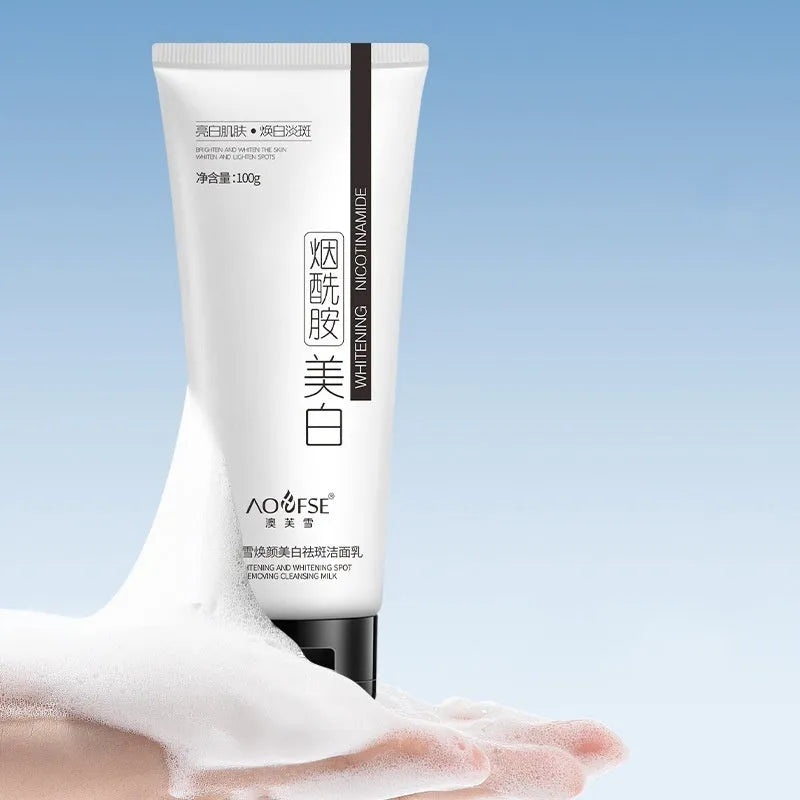 White bottle of whitening freckle removing facial cleanser, 100ml net content.
