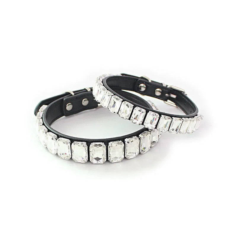 PU dog and cat collar in multiple colours with size options from XS to XL showing 1.5cm and 2cm widths