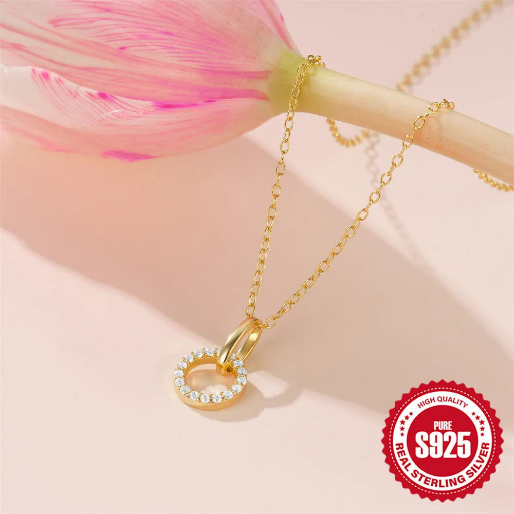 Gold-coloured S925 sterling silver women's clavicle chain with interlocking geometric pattern and zircon details.