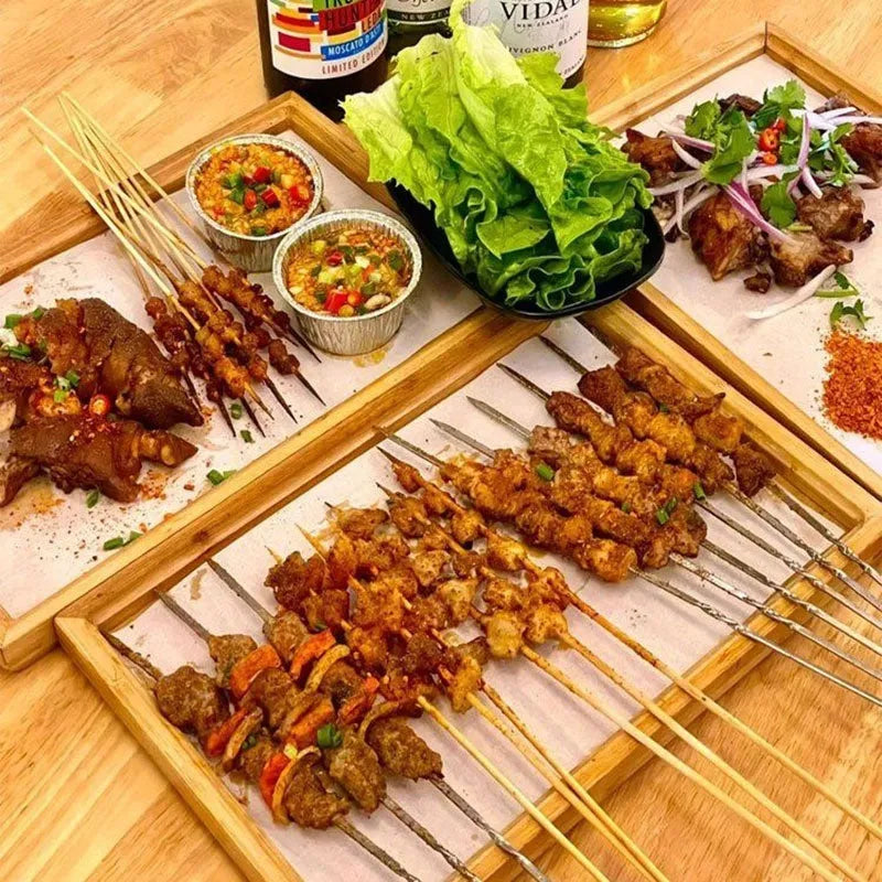 Square bamboo serving tray with brown handle for barbecue restaurants