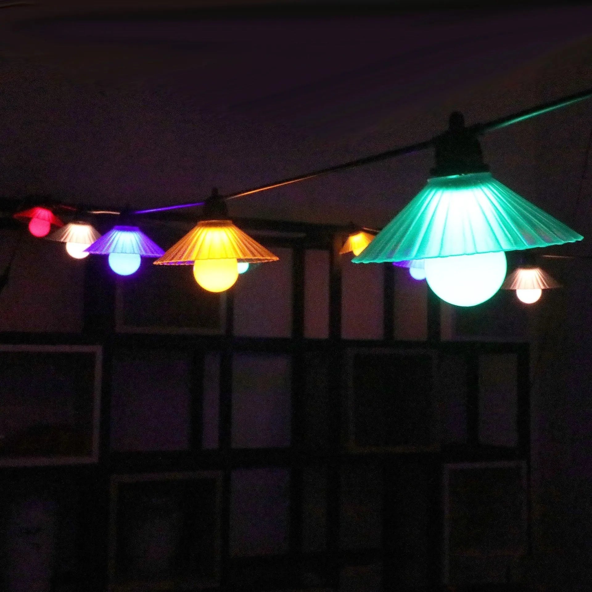 Flower-shaped LED globe string lights for outdoor courtyard and camping decoration.