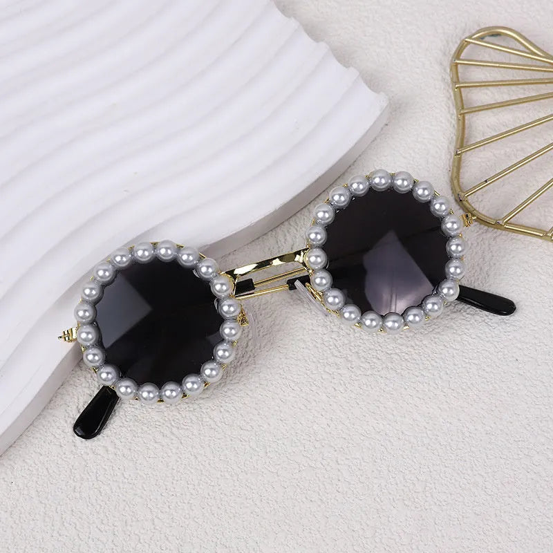 Pearl-decorated round sunglasses for cats and dogs in multiple colours and two sizes
