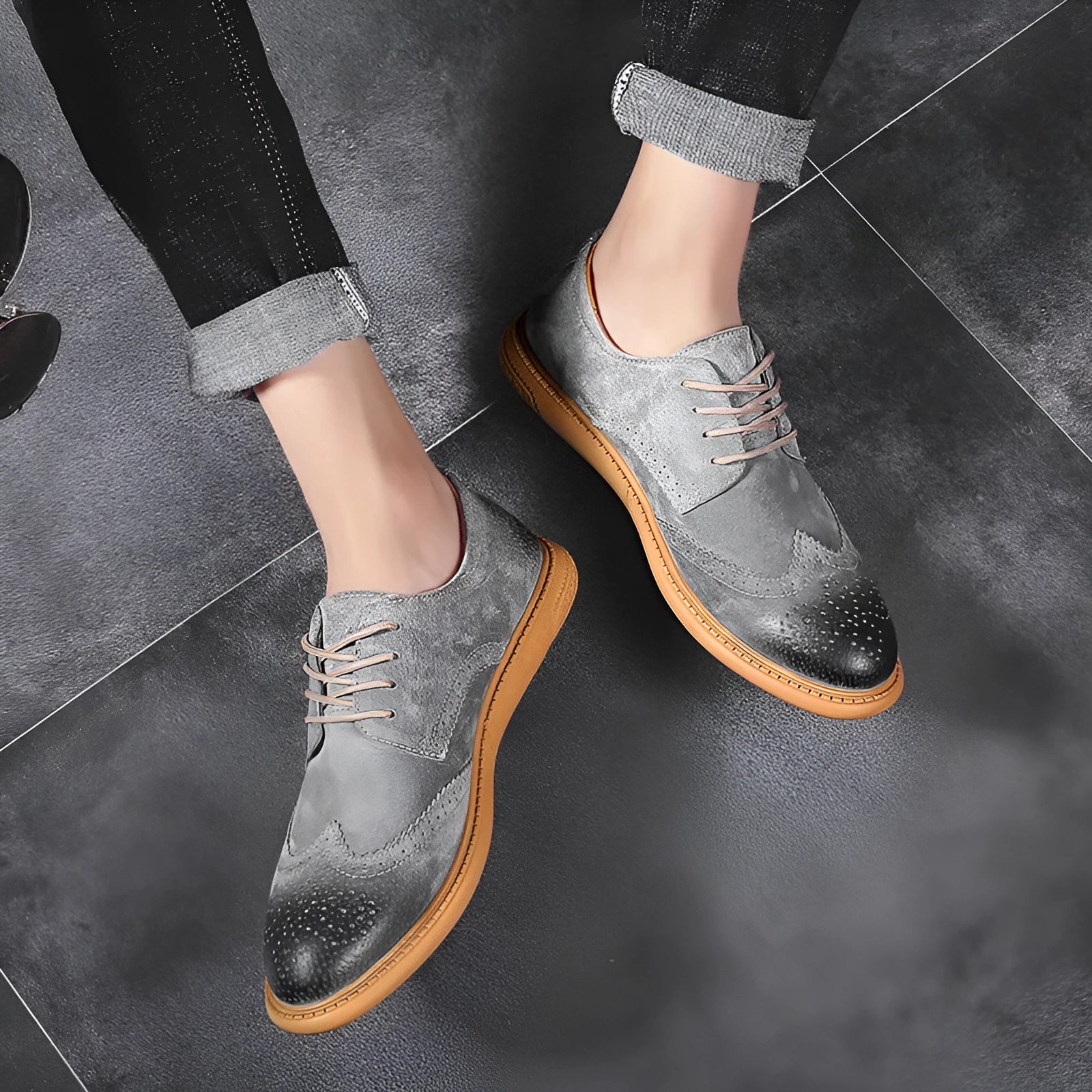 Men's black leather business formal lace-up shoes with a low top and rubber sole.