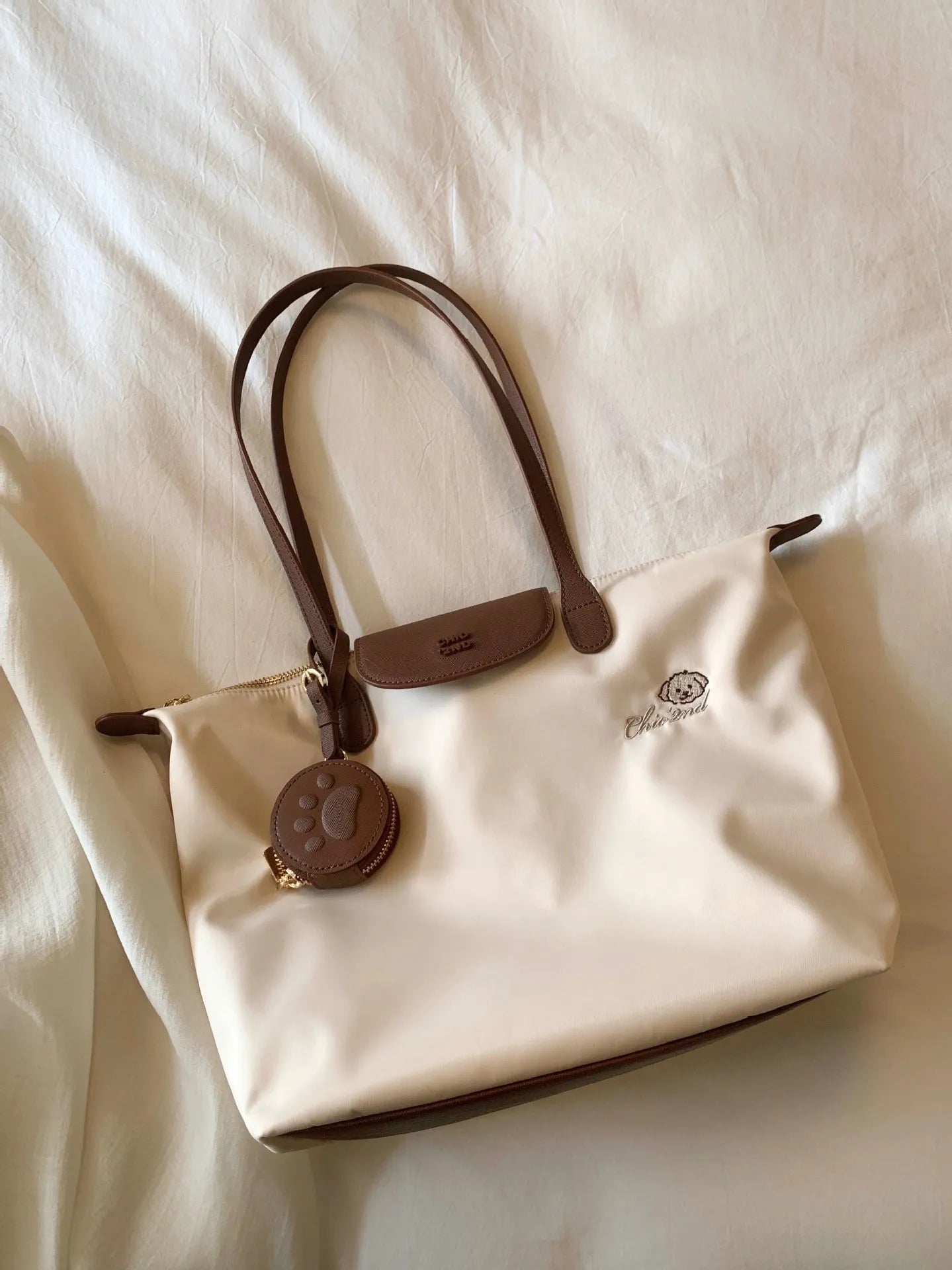 Oxford cloth tote shoulder bag in pink colour with sandwich pocket design and crossbody strap