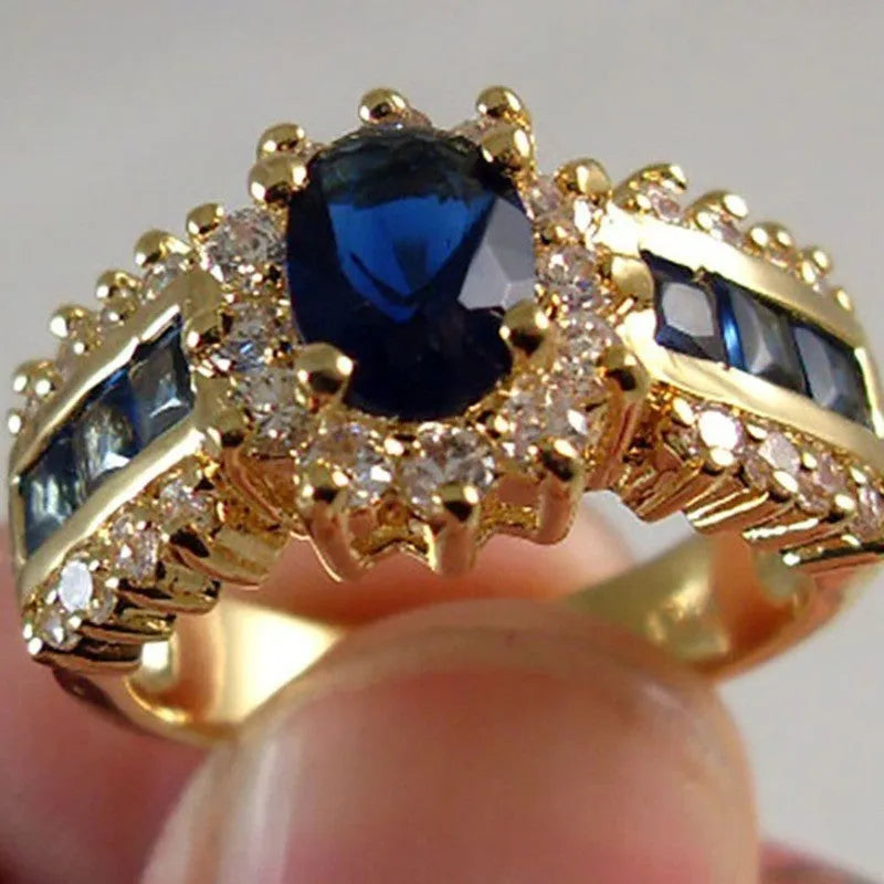 Personalised zinc alloy fashion ring for men and women with diamond or zircon accents in sizes 6-11.