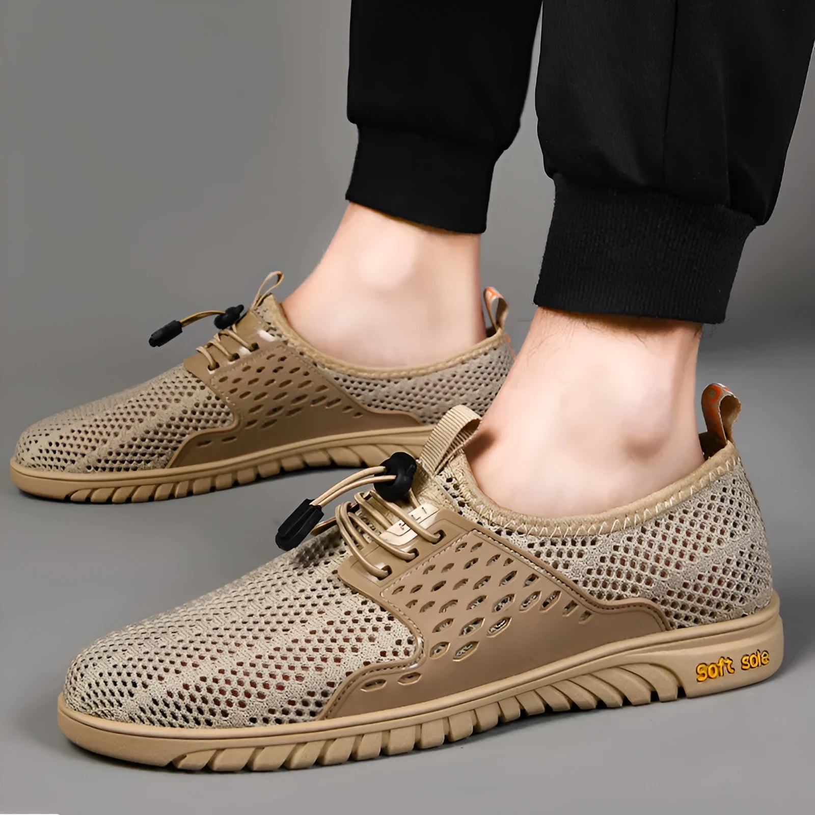 Men's casual shoes with mesh upper and elastic band closure in three colour options