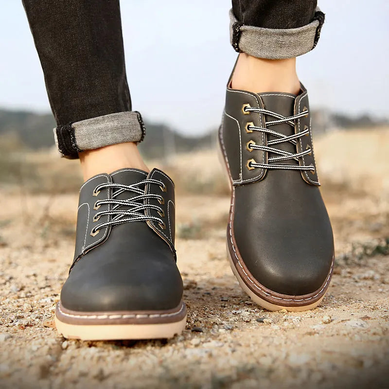 Men's black mid-top tide boots with rubber sole and PU upper in British leather style