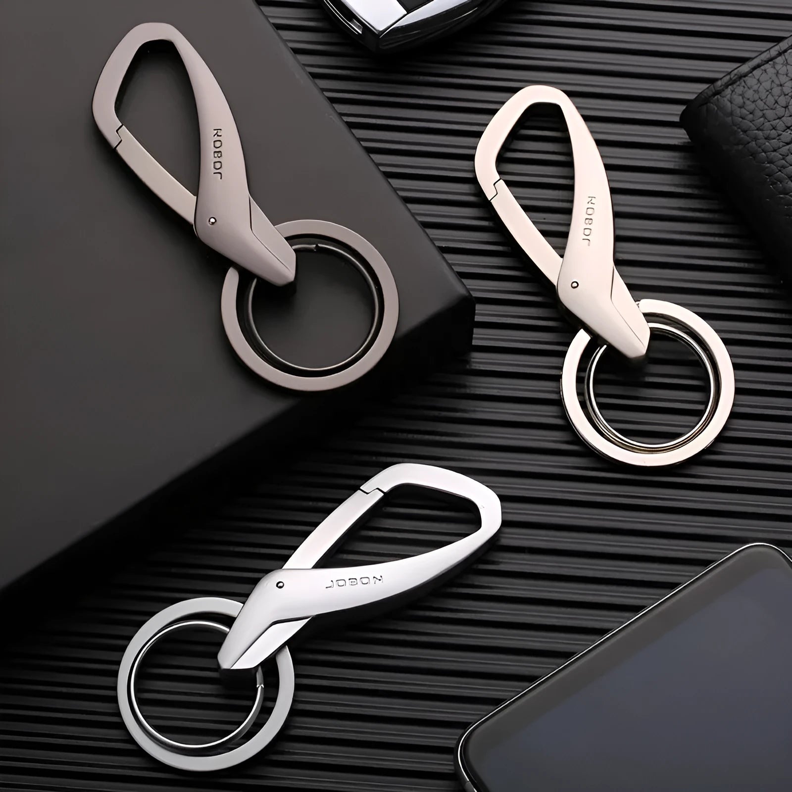 Zinc alloy double-ring keychain for waist attachment in black, chrome, or nickel colours