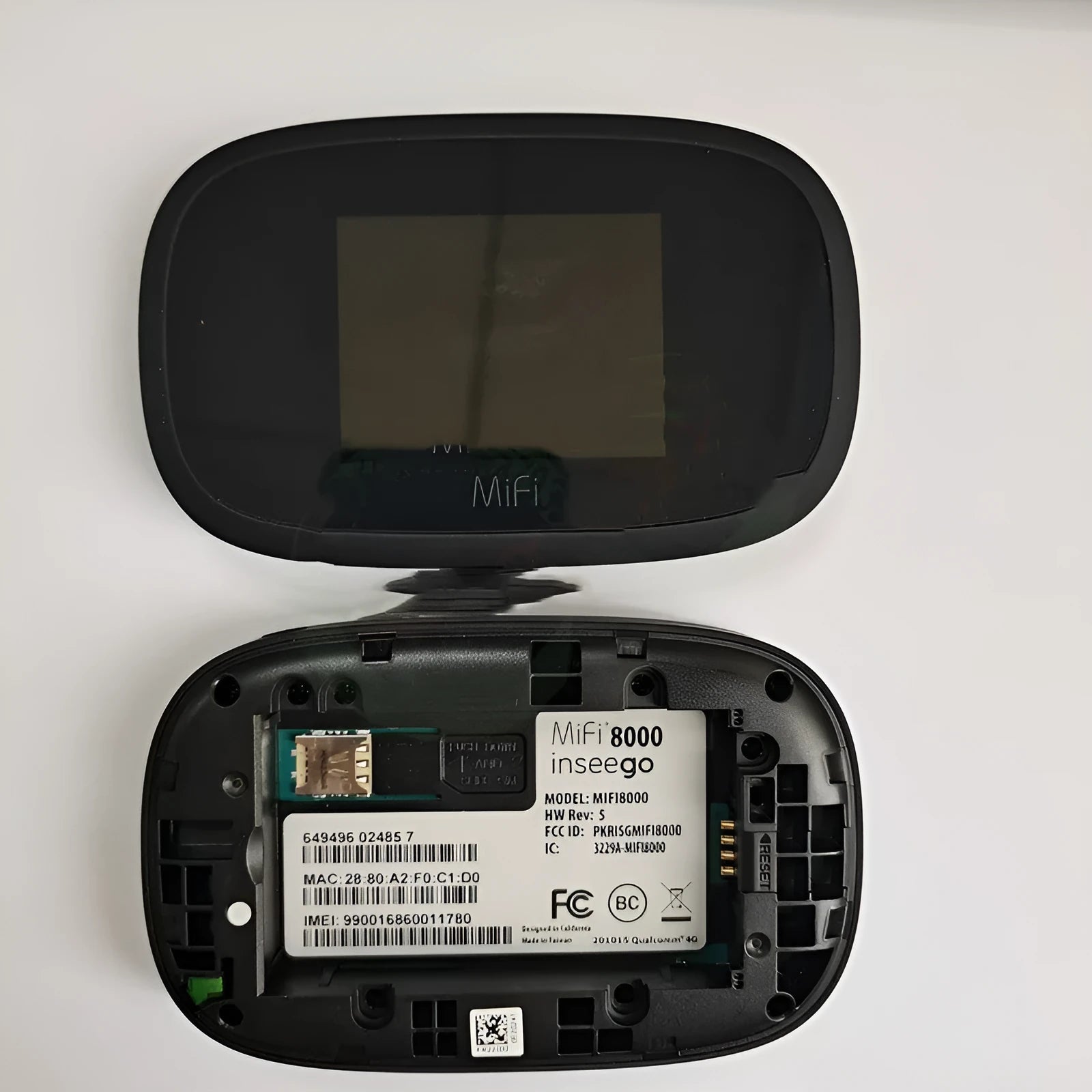 Black portable 4G LTE wireless router with dual-core processor for mobile internet access