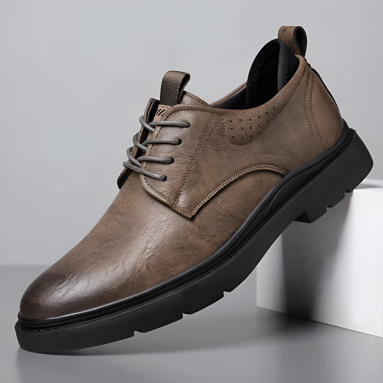 Men's leather sneaker shoes in black with two-layer cowhide upper and rubber sole