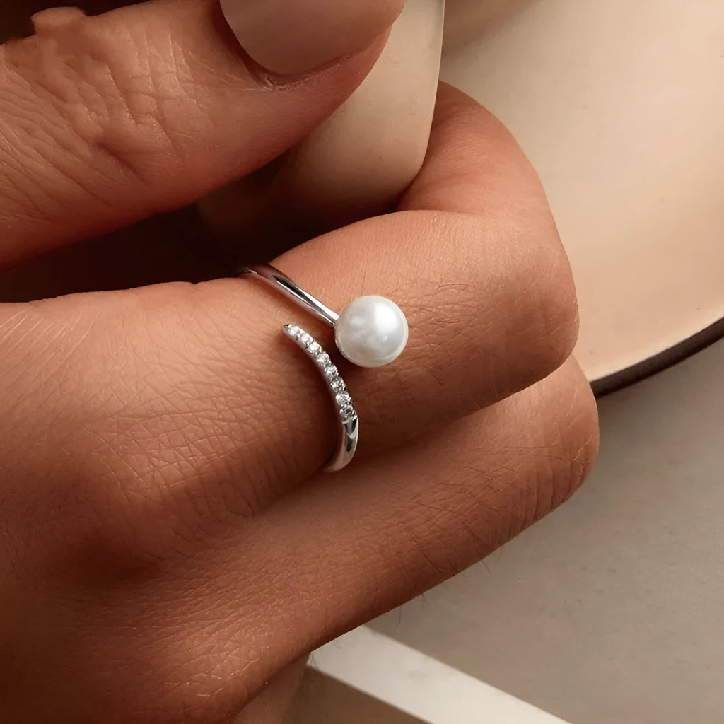 Adjustable S925 sterling silver ring for women featuring a natural shell pearl on an open loop band.