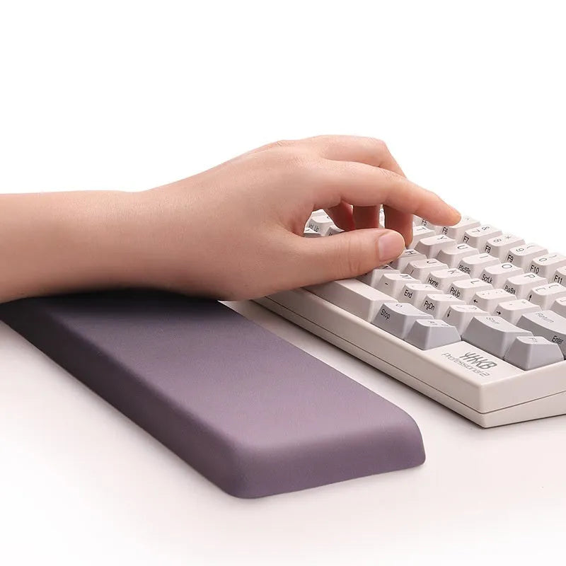 Square silicone gel wrist rest mouse pad in black, blue, pink or purple colours measuring 250x180mm