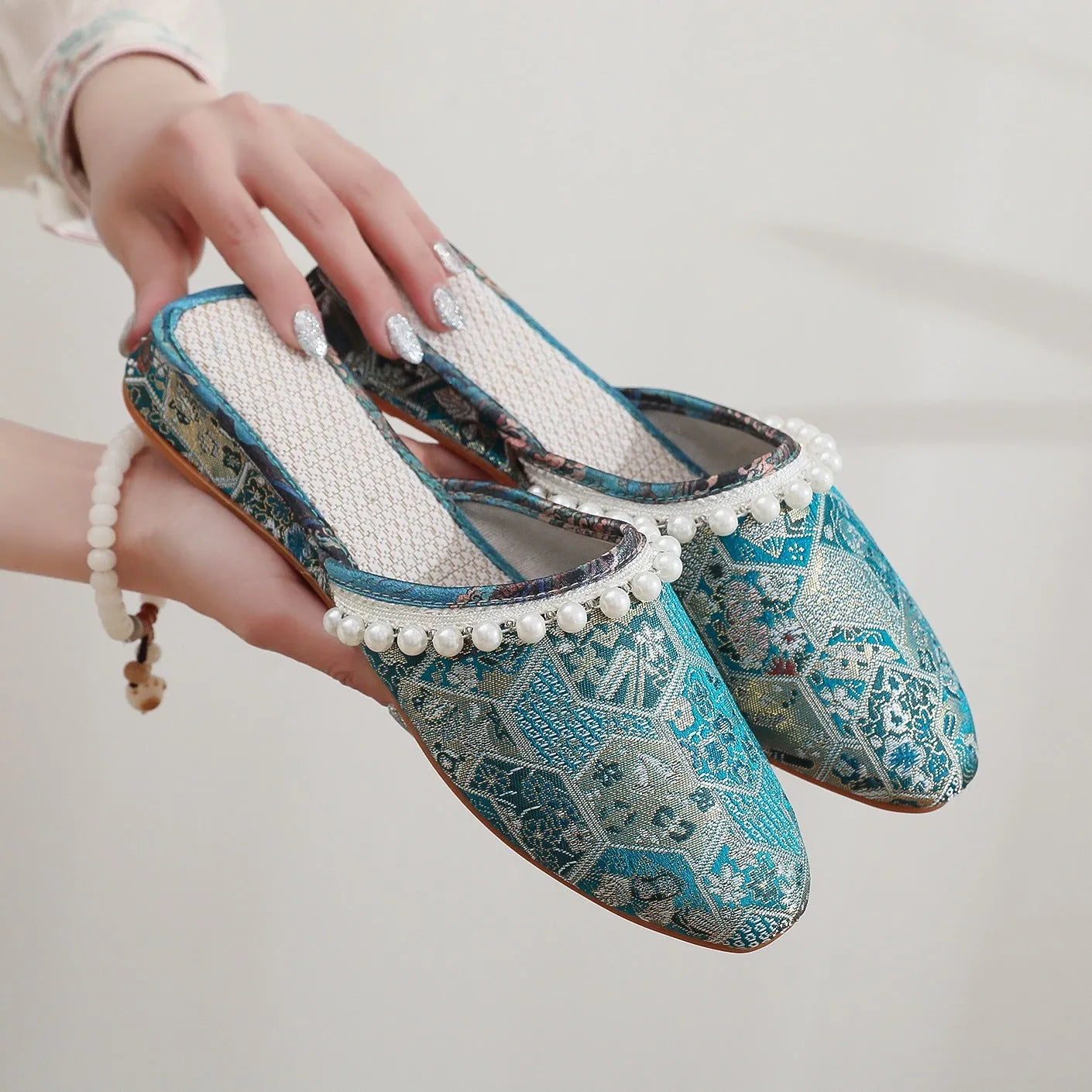 Canvas women's retro cloth shoes with embroidered beads flowers tassels on a low wedge heel in solid colour white beige green