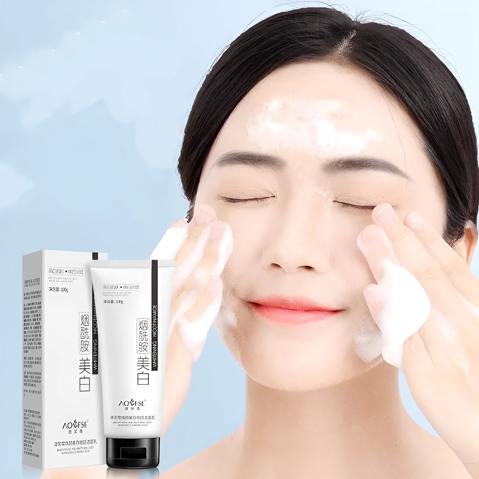 White bottle of whitening freckle removing facial cleanser, 100ml net content.