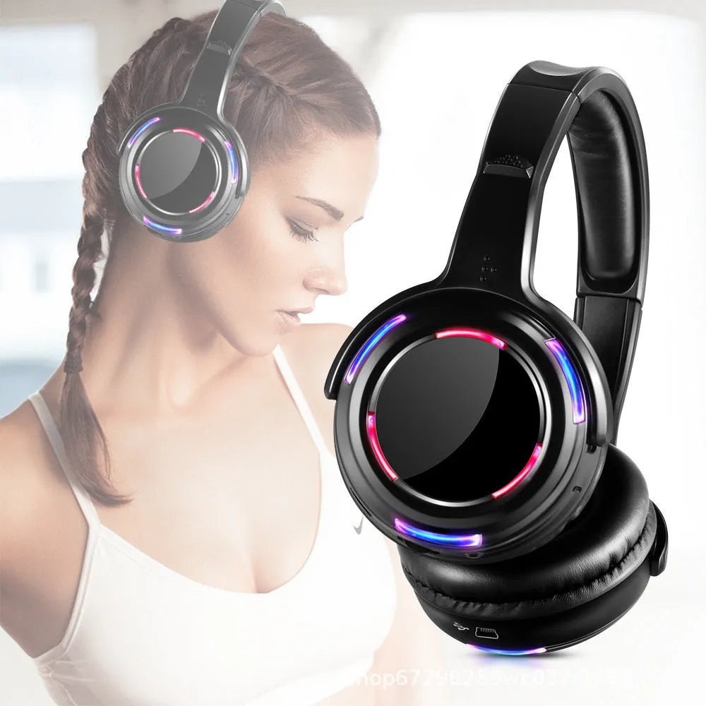Black silent disco headphones with 40mm speakers and charging cable for wireless group listening