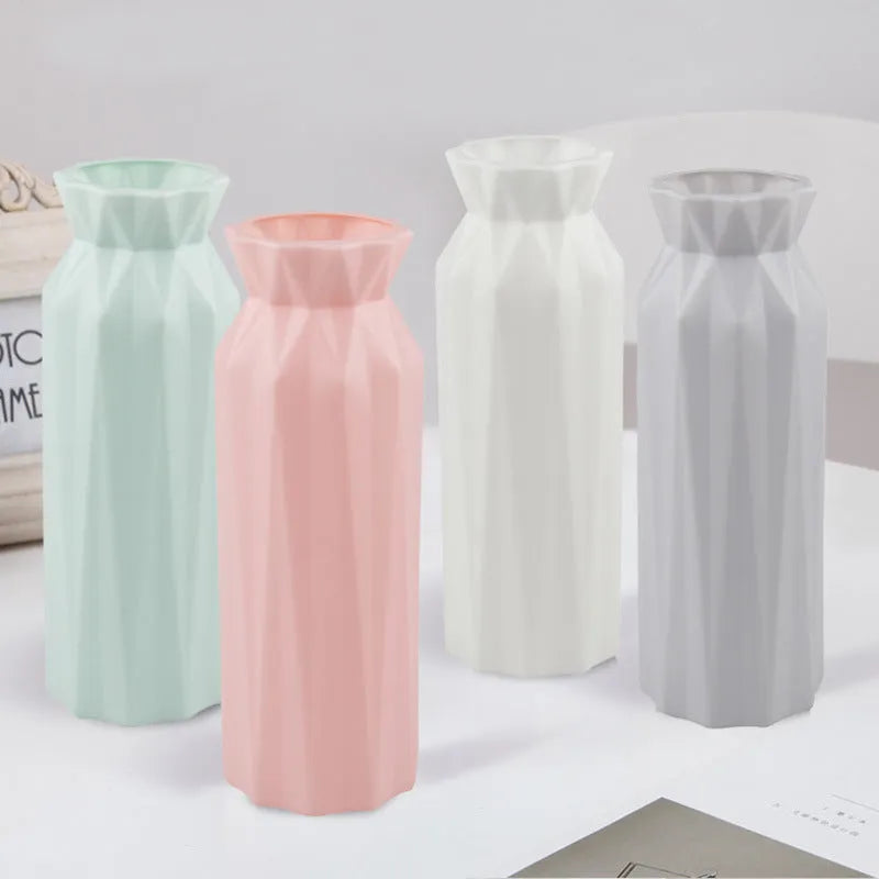 Drop-resistant melamine vase in green, grey, pink or white with 7.2cm base diameter